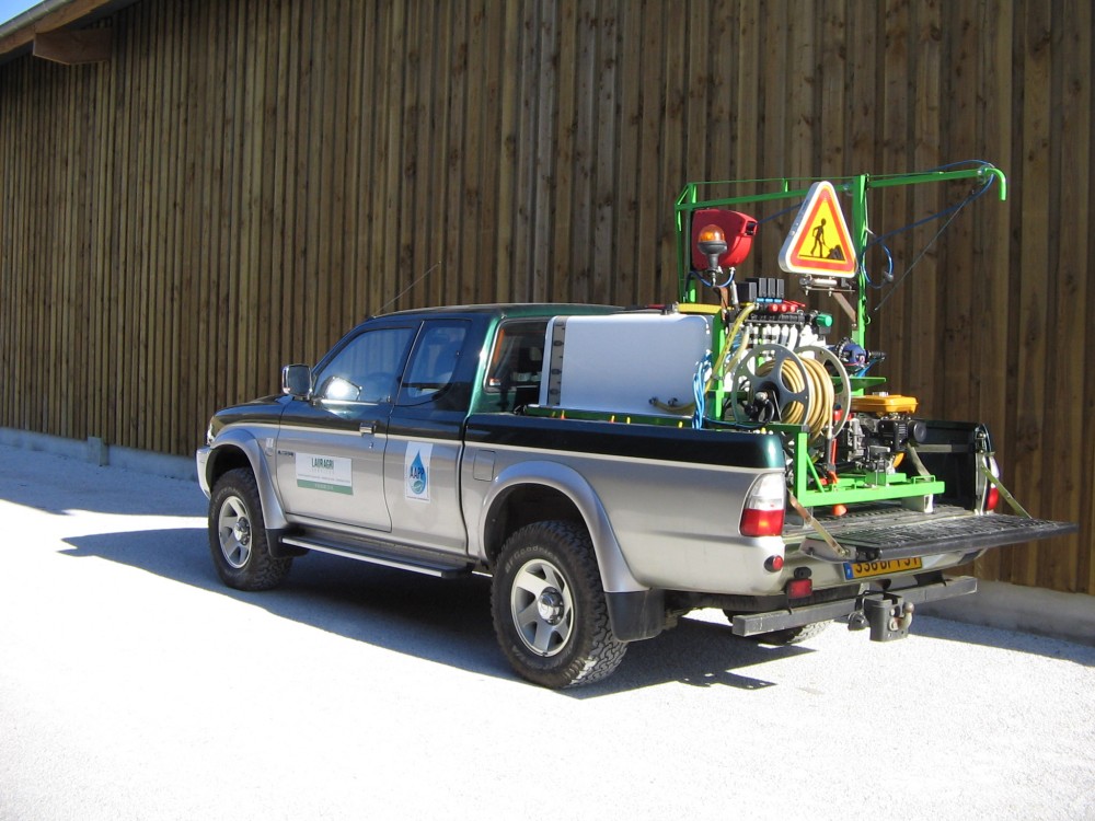 Ensemble de désherbage monté sur pick-up