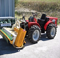 Tracteur CARRARO 4400 HST avec broyeur à axe horizontal CARROY